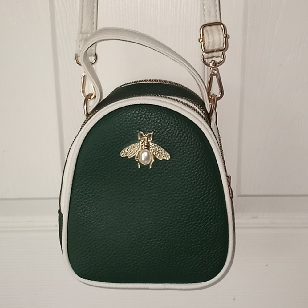 Charming bee bag